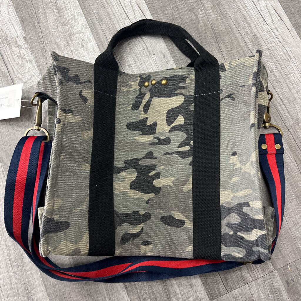 CANVAS CAMO TOTE