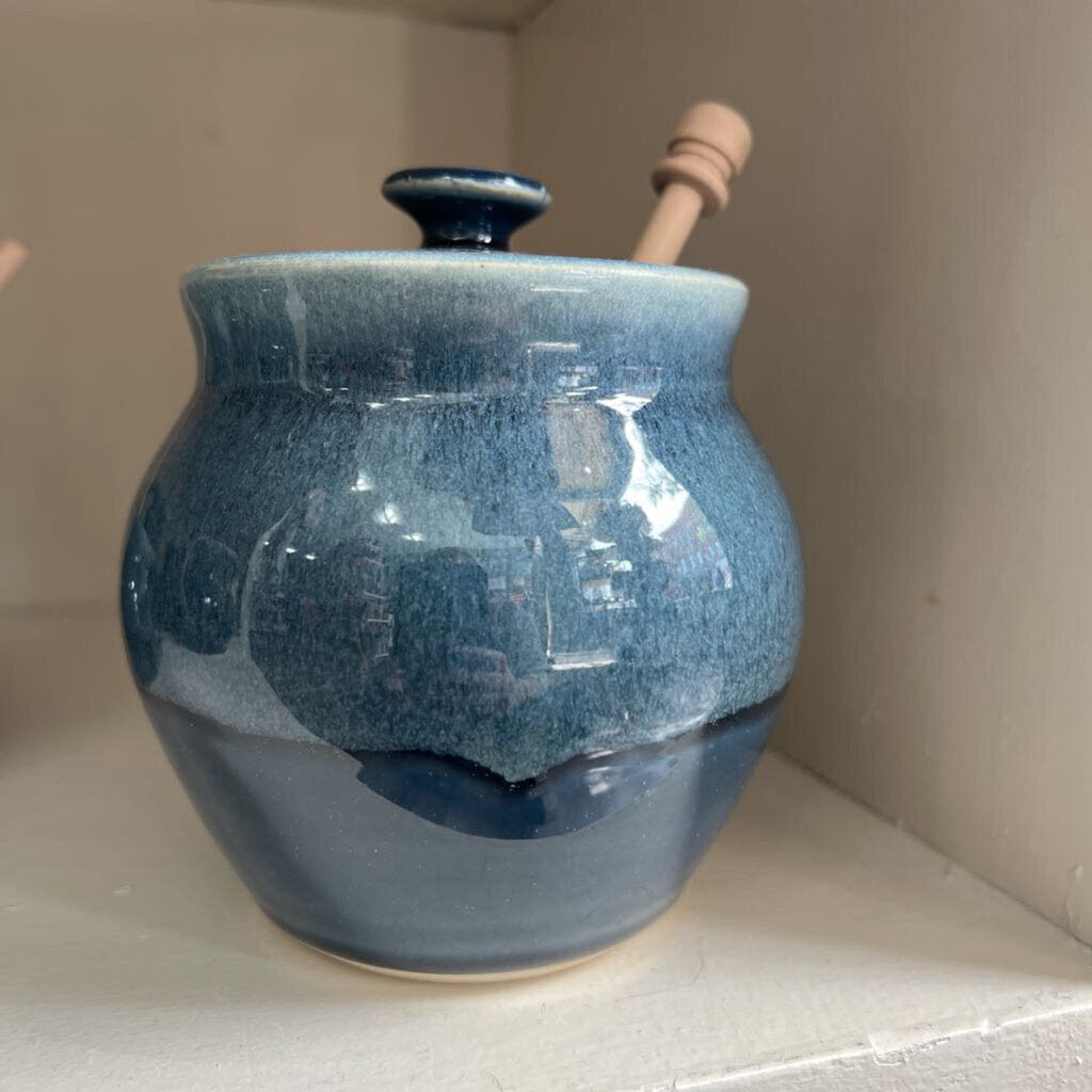 Large honey pot with dipper, blue