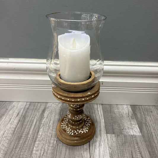 Candle pillar with candle